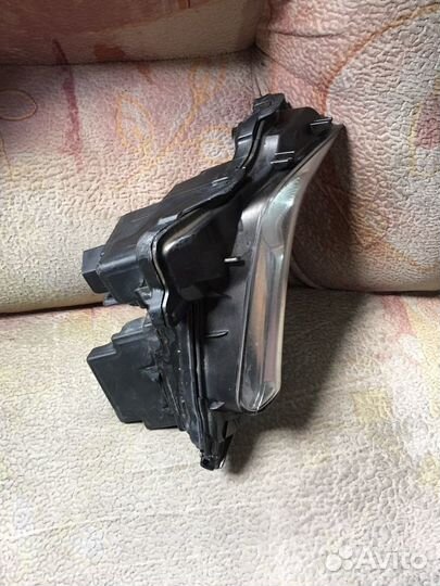 Фара противотуманная правая Lexus LS 4 Led