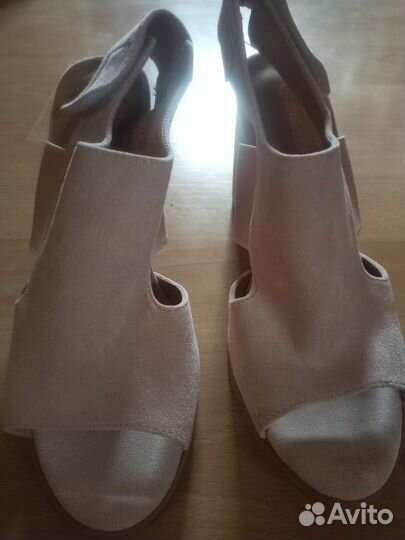Босоножки женские 39 размер новые