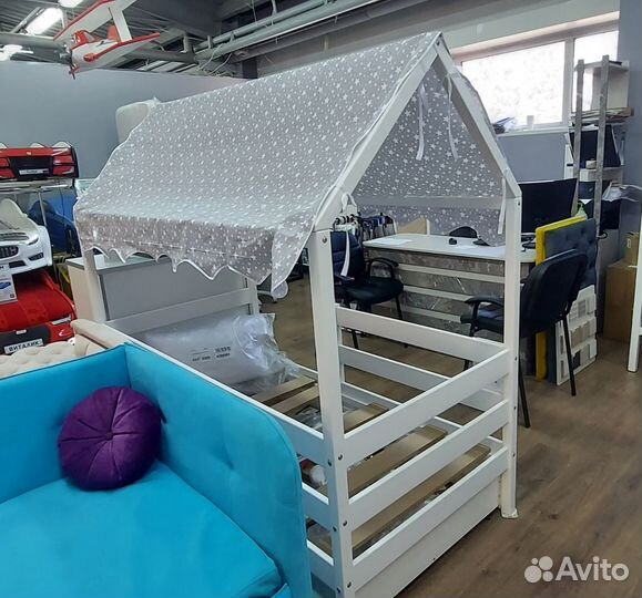 Детская Кроватка Домик из массива