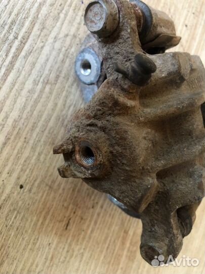 Суппорт задний правый Ssangyong Actyon