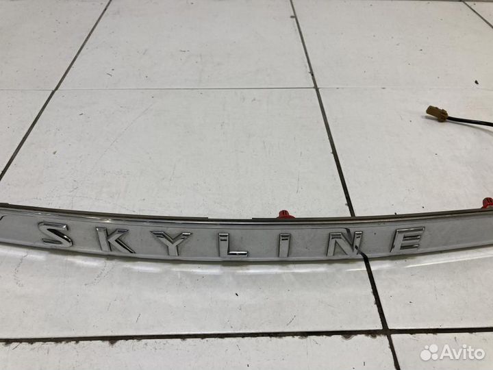 Накладка двери багажника Nissan Skyline Crossover