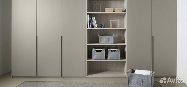 Шкаф распашной вместительный