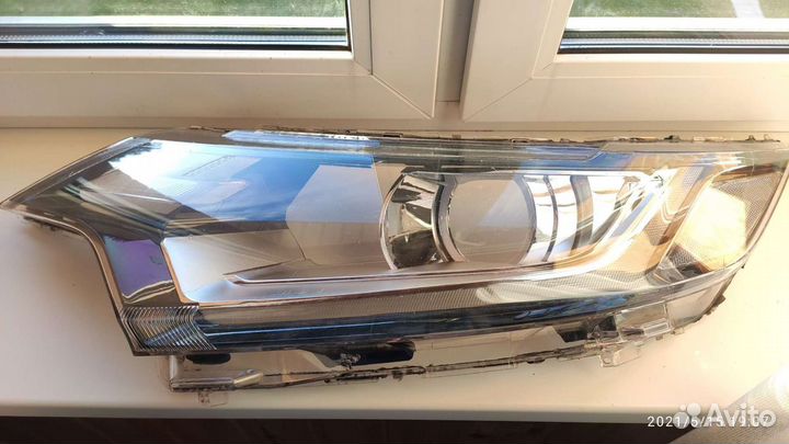 Стекло фары Outlander 3, левое + герметик