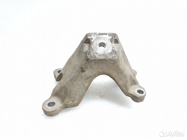 Кронштейн опоры двигателя левый Audi A6 C6 2.8 CCA