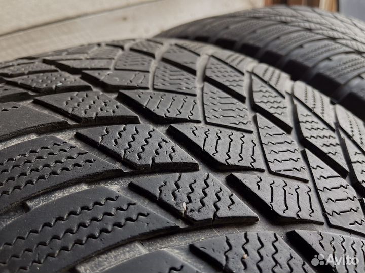 Bridgestone Blizzak LM-001 285/45 R21