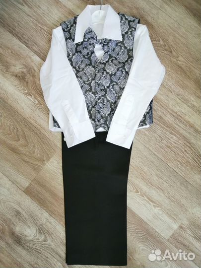 Нарядный костюм для мальчика 3-4 года