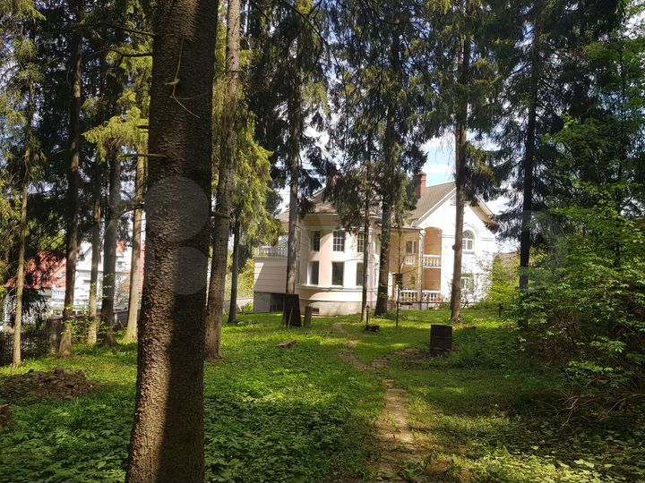 Коттедж 565 м² на участке 13 сот.