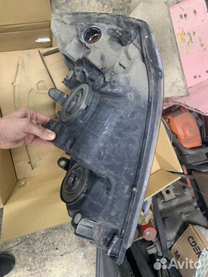 Продам фару toyota highlander