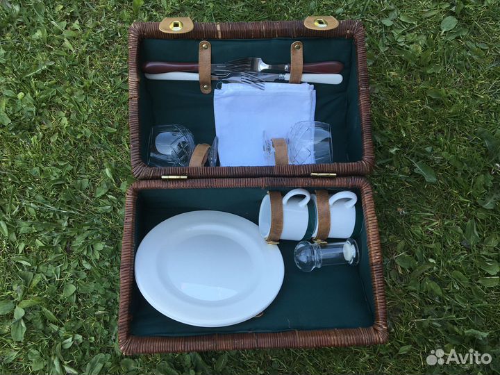 Корзина для пикника в форме саквояжа