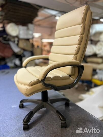 Офисное компьютерное кресло