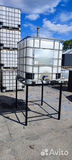 Стойка для еврокуба и устройство капельного полива