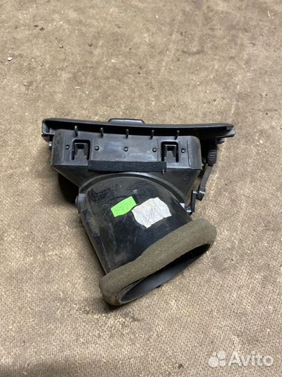 Дефлектор воздушный правый Volvo S60 I рестайлинг