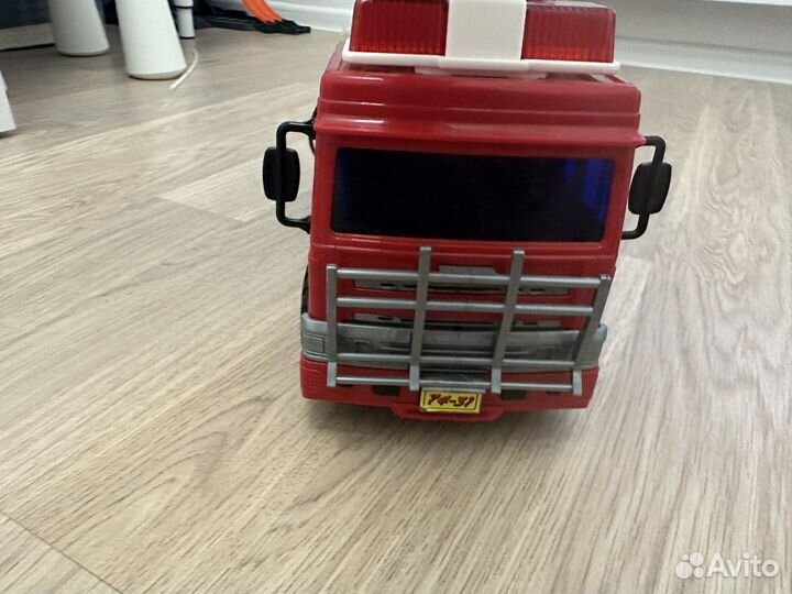 Пожарная машина и парковка