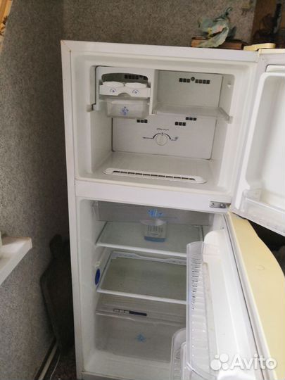 Холодильник 160 см, чистый, тихий