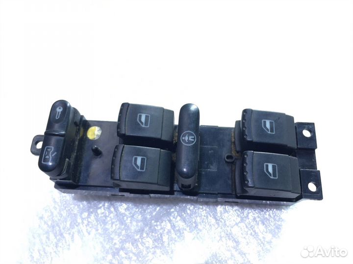 Блок управления стеклоподъемниками Volkswagen Bora