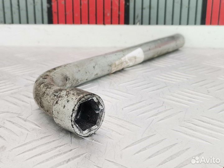 Ключ баллонный для Volkswagen Polo 3 4D0012219A