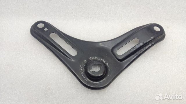 Кронштейн подрамника задний левый Hyundai Sonata