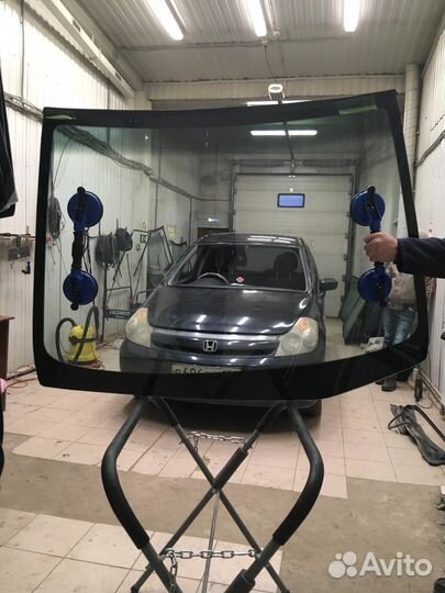 Лобовое стекло Хонда Стрим