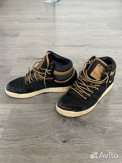 Adidas мужские кроссовки - размер 41