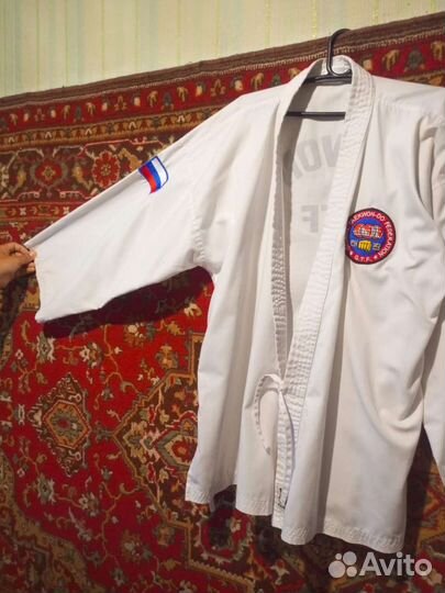 Спортивный костюм для тхеквондо