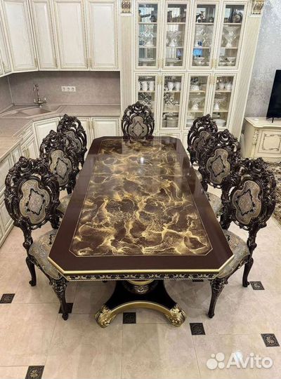 Кухонный стол и стулья комплект