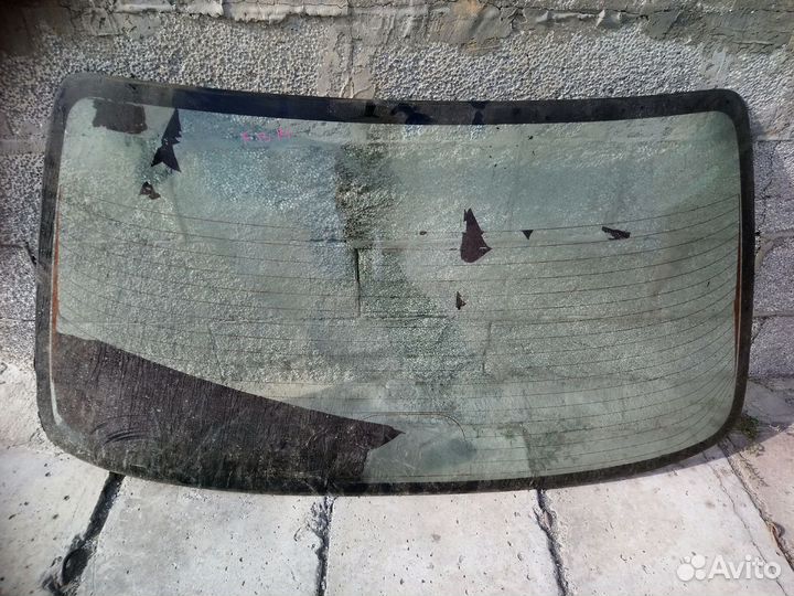 Стекло заднее Nissan Sunny (B14) viii рестайлинг