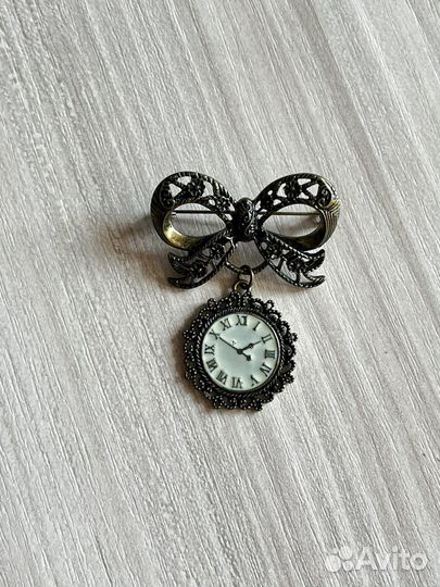 Необычная брошь в винтажном стиле