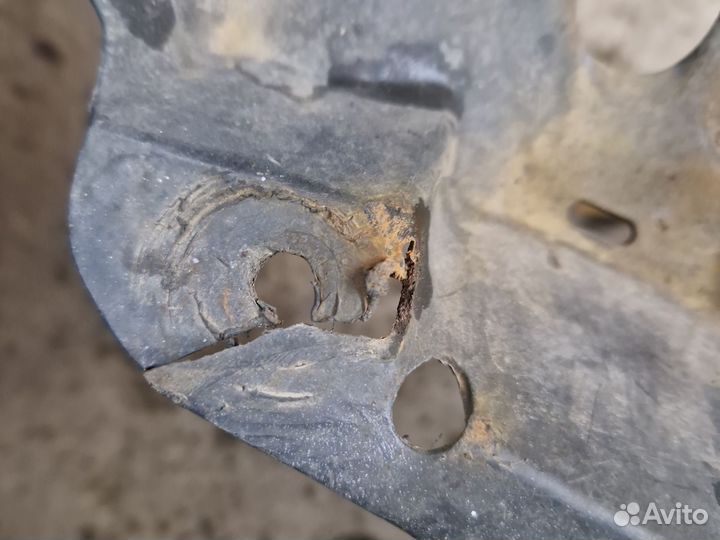 Накладка замка капота geely mk / mk cross 1.5