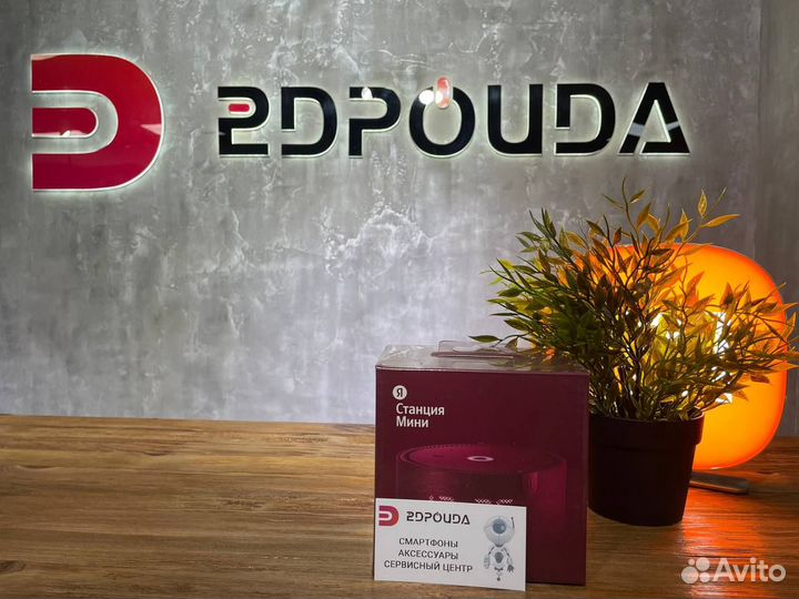 Умная колонка Яндекс Станция Мини с часами красный