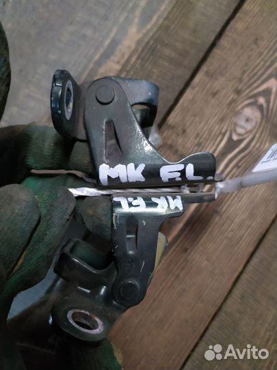 Петля двери Jeep Patriot MK передняя левая