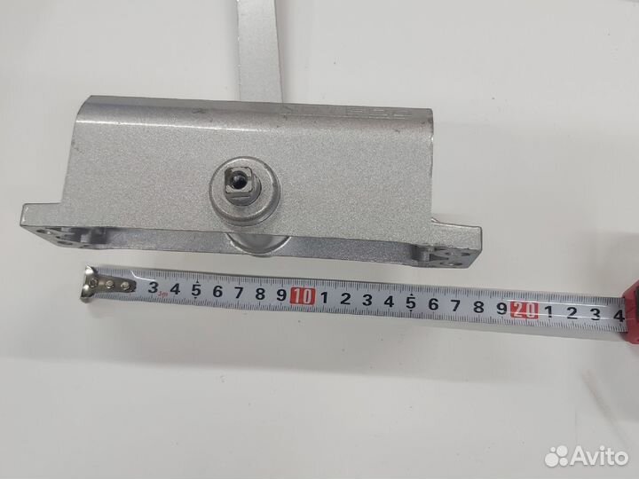 Доводчик дверей