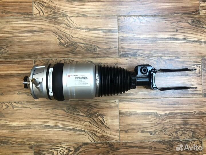 Передняя пневмостойка правая Volkswagen touareg NF
