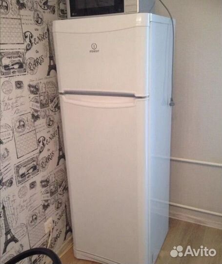 Холодильник indesit