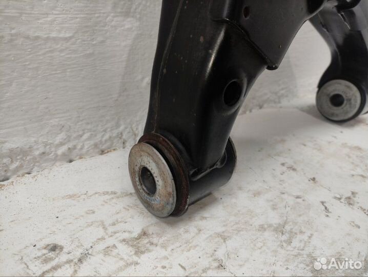 Рычаг подвески передний правый Toyota Tundra 5.7