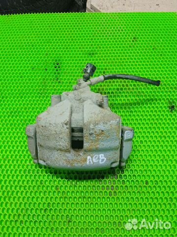 Суппорт левый volkswagen Passat B7 передний