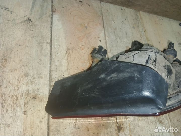 Фонарь задний правый Dodge Stratus 2002г