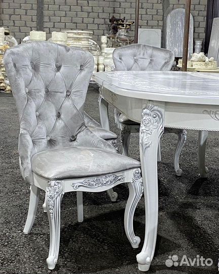 Столы и стулья