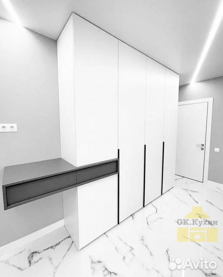 Шкаф купе с зеркалом