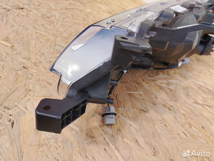 Фара передняя правая Toyota Corolla E180