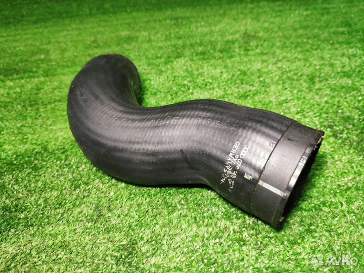 Патрубок интеркуллера турбины прав Audi A6 C5 2.7