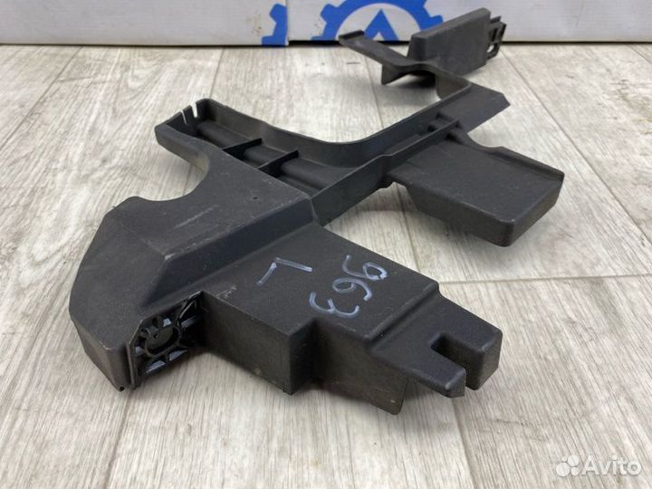 Дефлектор радиатора левый Honda Cr-V 5 L15BG