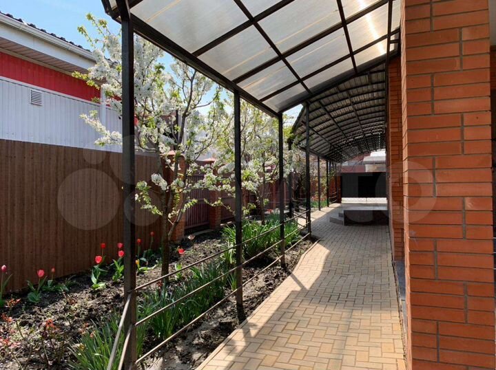 Дом 186 м² на участке 8 сот.