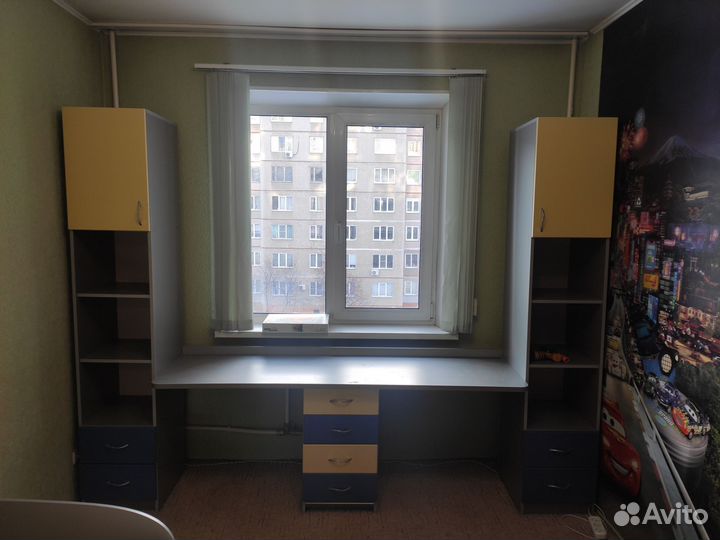 Письменный стол и шкаф детский