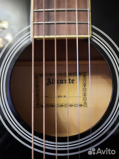Акустическая гитара