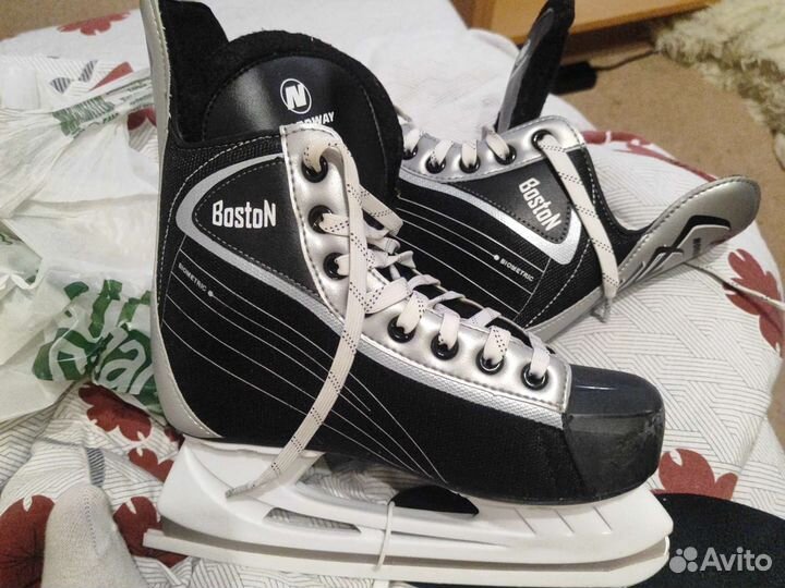 Хоккейные коньки