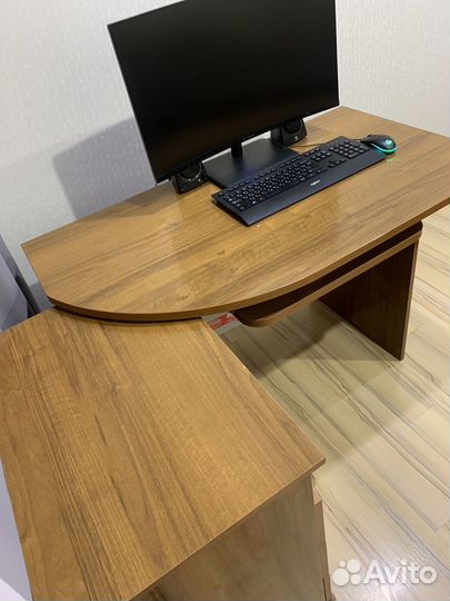 Компьютерный стол
