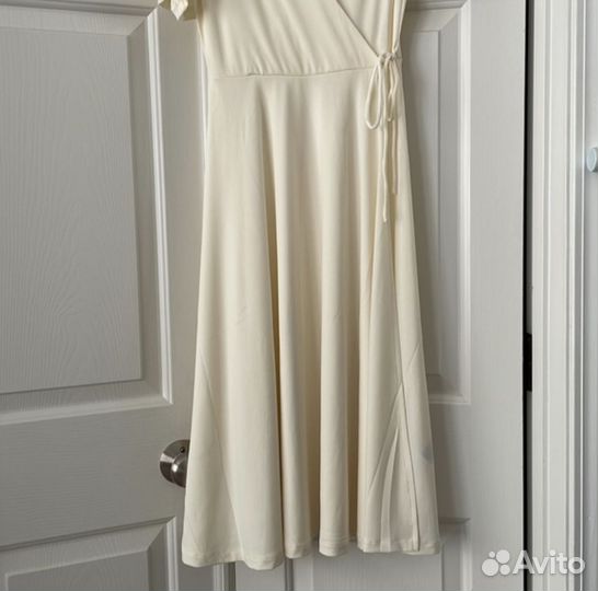 Шикарное платье H&M цвета Avori