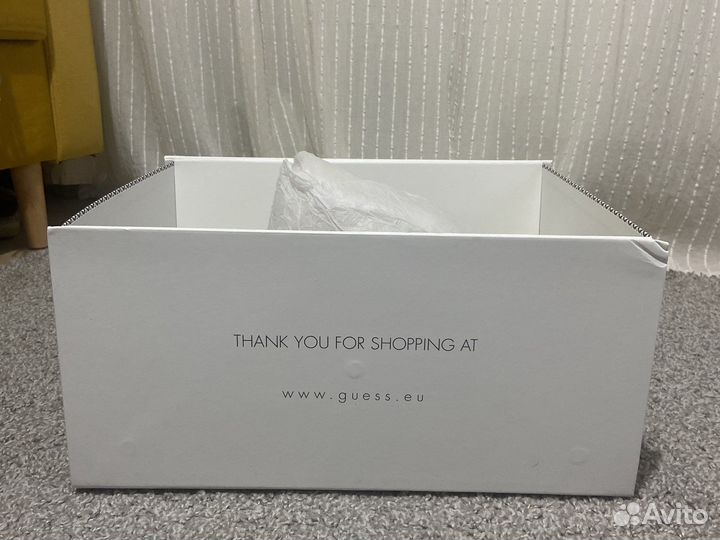 Подарочная коробка Guess