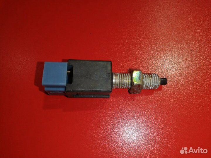 Концевик педали тормоза Nissan Laurel HC35 RB20DE