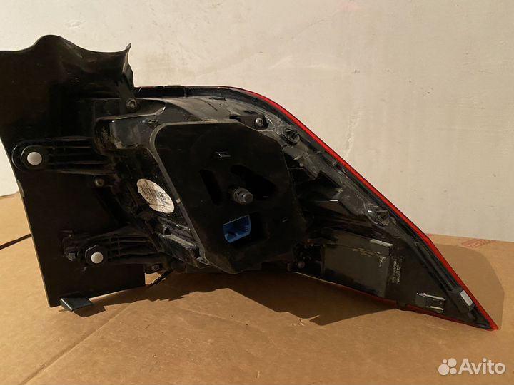 Левый наружный фонарь volkswagen tiguan